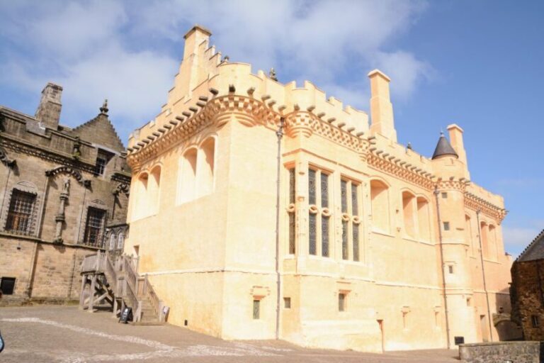 Stirling Castle: Skip-the-Line Guided Tour in Spanish - What You Can Expect During the Tour