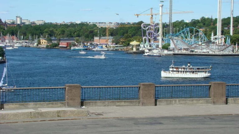 Stockholm: A Beauty On The Water - Old Town Walk & Boat Trip - A Closer Look at the Tour Experience