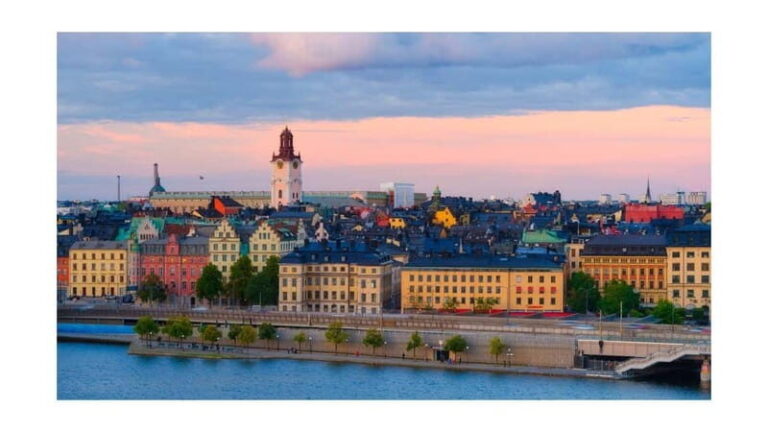 Stockholm Day Tour: Old Town, Vasa Museum & City Views - Discovering Gamla Stan: Stockholm’s Medieval Heart