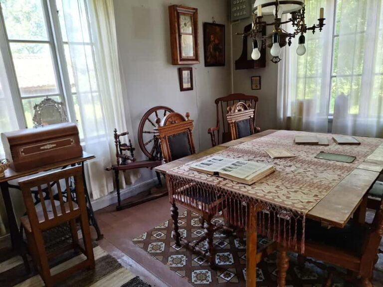 Stockholm: Guided Historical Army & School Group Tour - Who Is This Tour Best For?