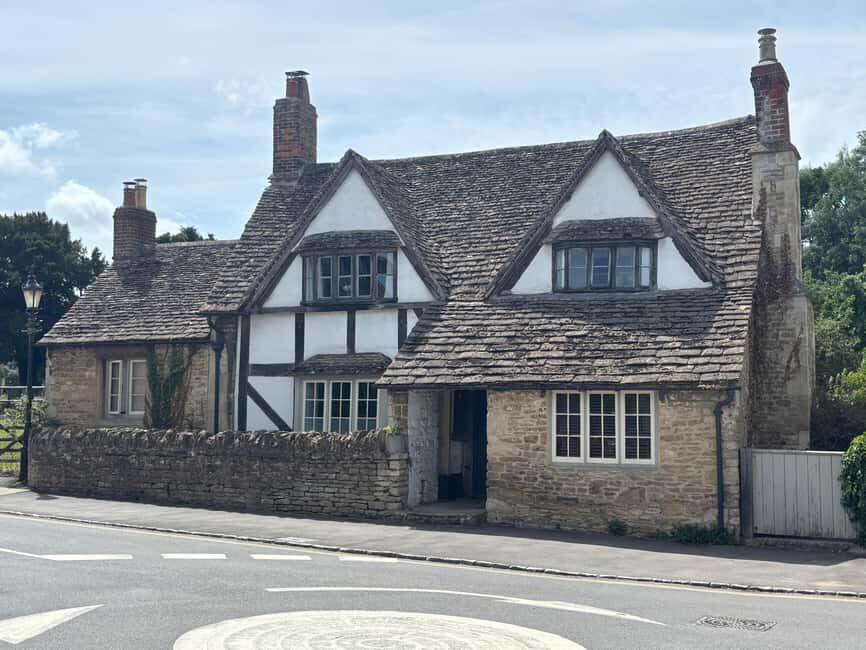Stonehenge and Avebury stone circles. Guided tours - The Stonehenge Experience