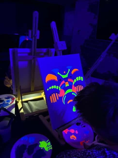 Strasbourg: Painting in the dark workshop with drinks - Key Points