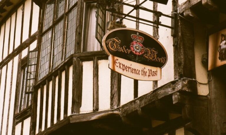 Stratford-upon-Avon: Lantern-Lit Ghost Tour at Tudor World - What to Expect from the Tour