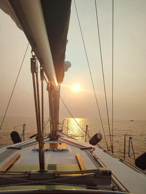 SUNSET - aperitif on a sailing boat - A Closer Look at the Experience