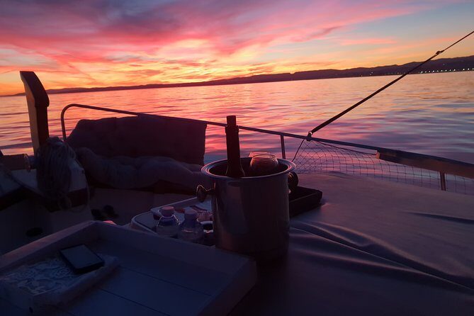 Sunset Boattrip + Tapa + Cava - Why This Tour Works Well