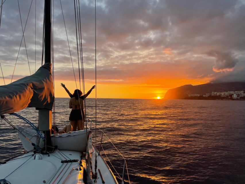 Sunset on a sailing boat - The Experience: What to Expect on Your Sunset Sailing Trip