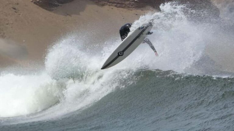 Surf and yoga in Gran Canaria: waves, wellness, and nature - A Closer Look at the Itinerary