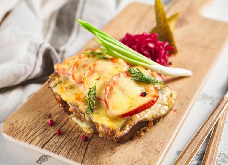 Swedish Food Tasting, Stockholm Old Town Restaurants Tour - The Experience and Atmosphere