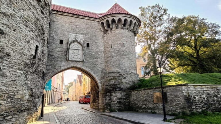 Tallinn: Old Town Private & Personalized Walking Tour - What You Can Expect from the Itinerary