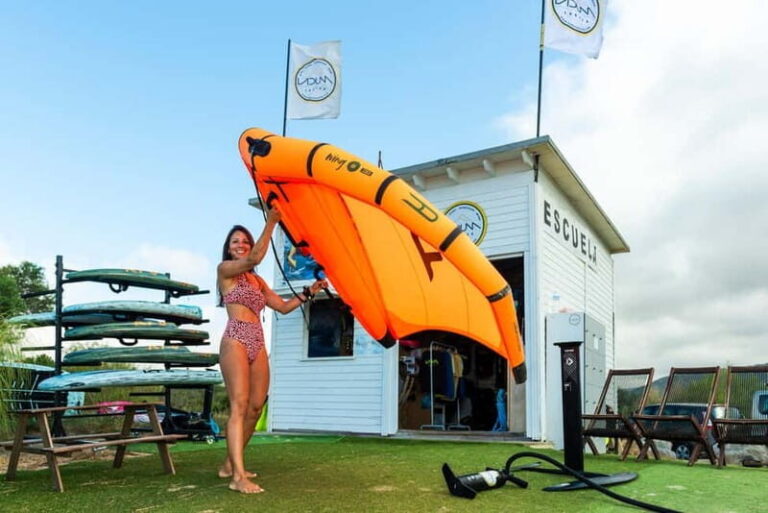 Tarifa, Cadiz: Wingfoil lessons for all levels. Children and adults - What You Can Expect from the Wingfoil Lessons in Tarifa