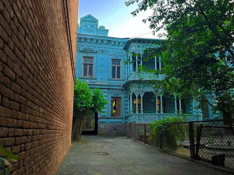 Tbilisi: Legends and Tales Walking Tour with Coffee & Sweets - The Practical Side