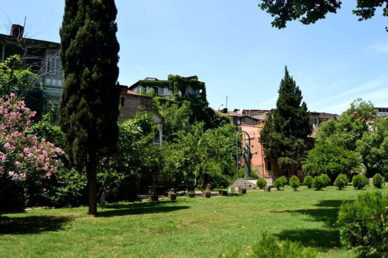 Tbilisi: Mystical Sololaki District and Vera Cemetery Tour - The Architectural and Literary Connection