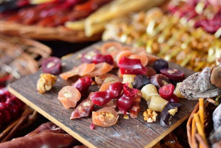 Tbilisi: Old Town Highlights w/ 5 Tastings & Cable Car Ride - Who Will Love This Tour?