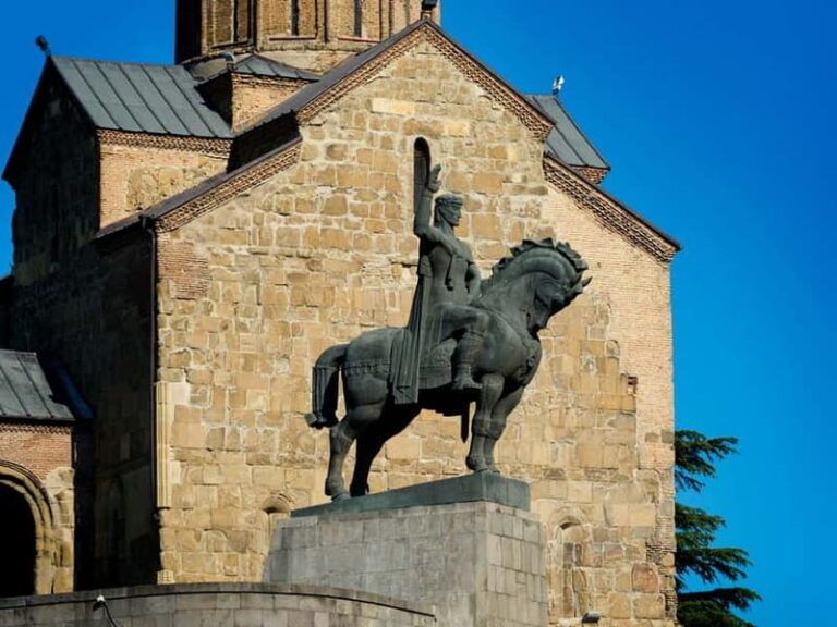 Tbilisi: Top 20 Highlights Guided Walking Tour with Tastings - Who Will Love This Tour?