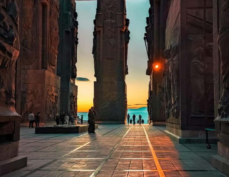 Tbilisi: Transfer & Guided Tour to The Georgian Stonehenge - The Experience: What Travelers Can Expect