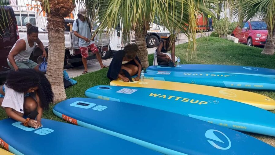 Tenerife: Paddle Surf Experience in Playa de las Américas - The Guides and Group Size: Personalized and Friendly