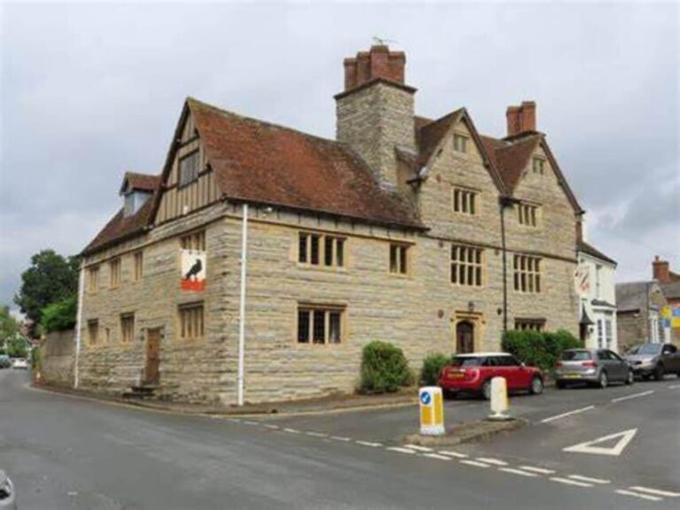 The Alternative Shakespeare Tour + 3 Course Carvery - A Walk Through the Itinerary