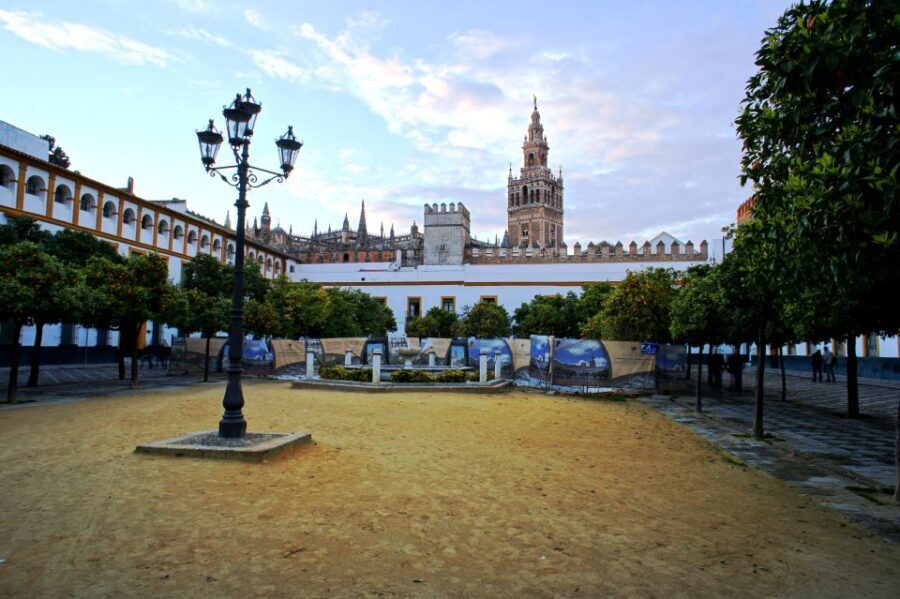 The Cultures of Seville Walking Tour - Santa Cruz and Beyond