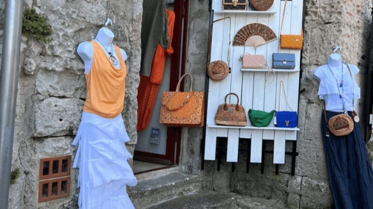 The Essence of Provence : Avignon, St Rémy, les Baux, Arles - Real Travelers’ Insights