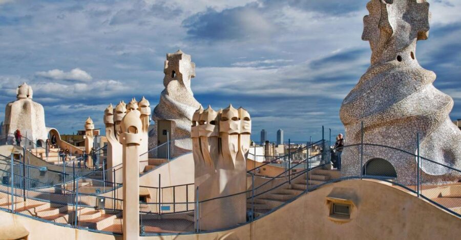 The Genuis of Gaudi & Modernist Architects - How Does the Tour Feel for Different Types of Travelers?