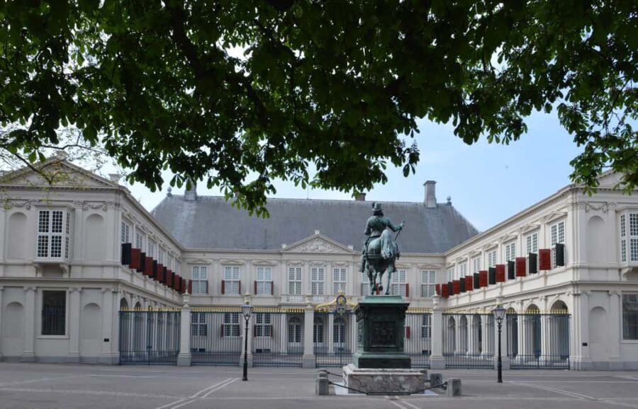 The Hague: History & Architecture Walk - The Binnenhof and Passage