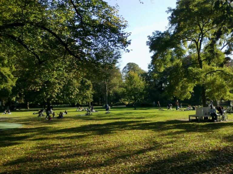 The Hague: Mystery Figures Walking Tour - A Closer Look at the Mystery Figures Walking Tour