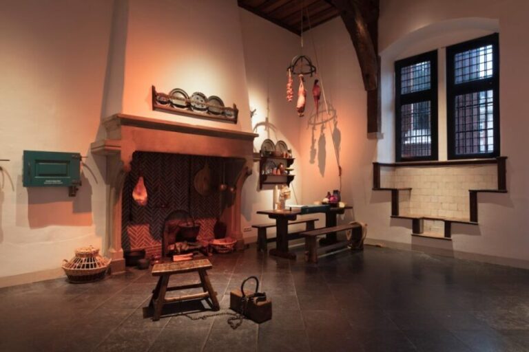 The Hague: Prison Gate Museum - A Closer Look at the Prison Gate Museum Experience