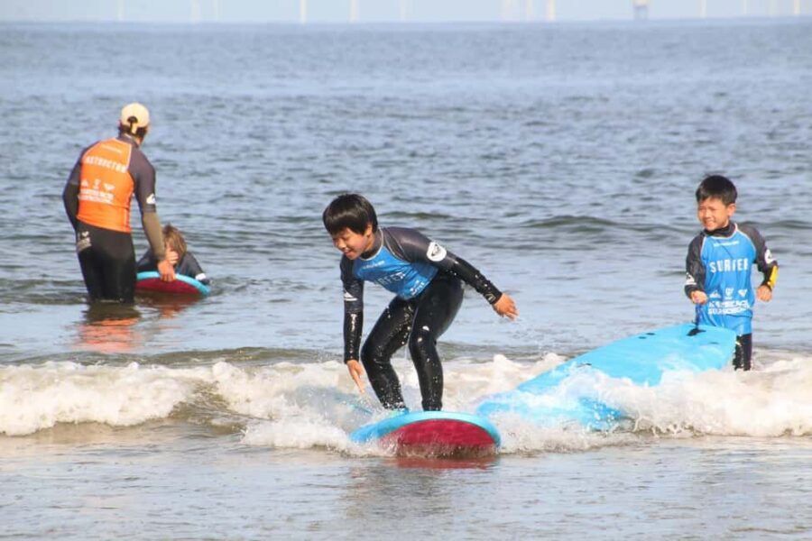 The Hague: Scheveningen Beginner's Surf Lesson Kids - An Introduction to the Surf Lesson Experience