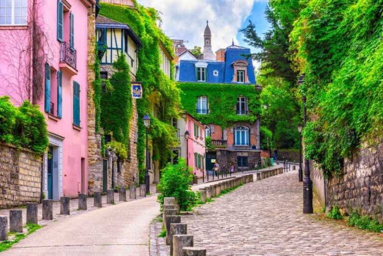 The heart of Paris: Montmartre and Historical Monuments - Practical Details and Considerations