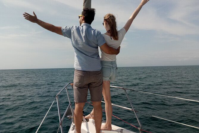 Thessaloniki : Half-Day Sailing Cruise to Shipwreck Bay ! - Group size and personal touches