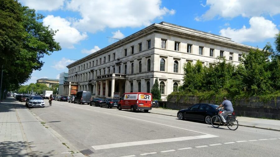 Third Reich: Art, Cult and Ideology behind the tragedy - Is the Price Worth It?