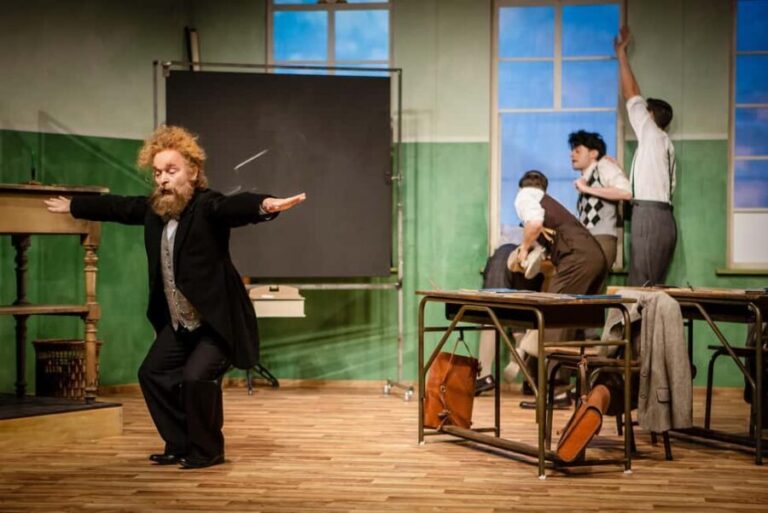 Ticket for the comedy "Die Feuerzangenbowle" at the COMÖDIE Dresden - The Value of the Experience