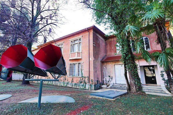 Tirana food & communism sites - 1 day - Modern Art and Architecture: Reja “The Cloud”