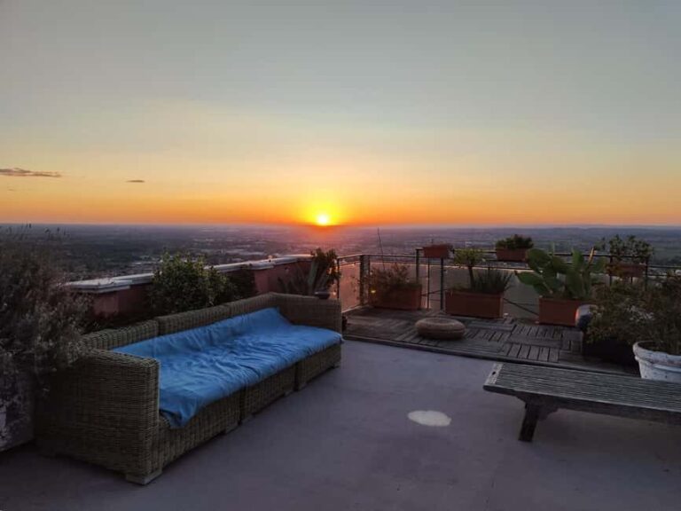 Tivoli Sunset Stroll & Aperitif on a Terrace - The Guided Walk