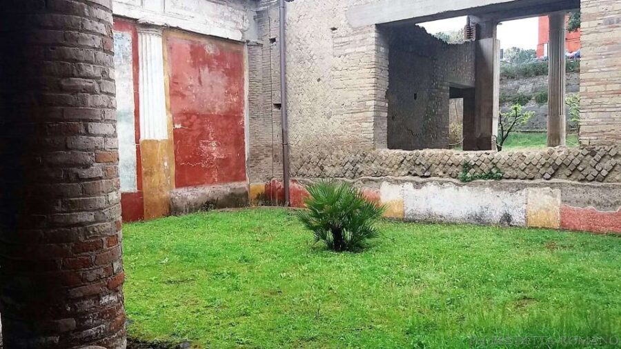 Torre Annunziata: Oplontis Entry Ticket with Audio Guide - How the Tour Works