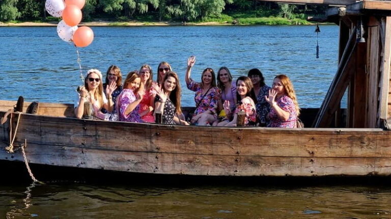 Toru: Sightseeing Cruises on the Vistula River - A Closer Look at the Cruise Experience