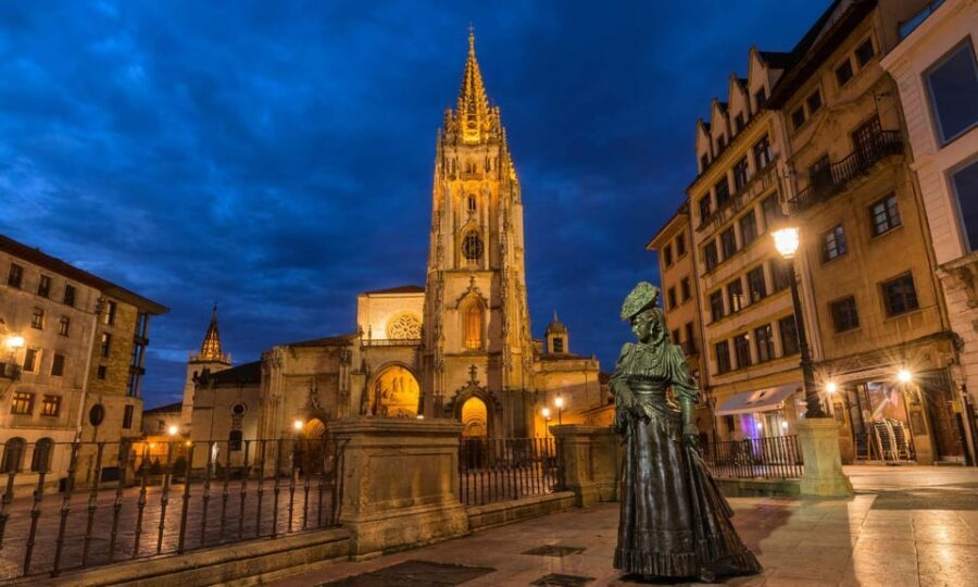 Tour de los misterios y leyendas de Oviedo - A Deep Dive into the Oviedo Night Mysteries
