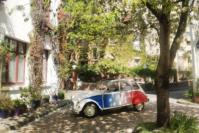 Tour in a vintage car with a Parisian - Starting Point & Latin Quarter