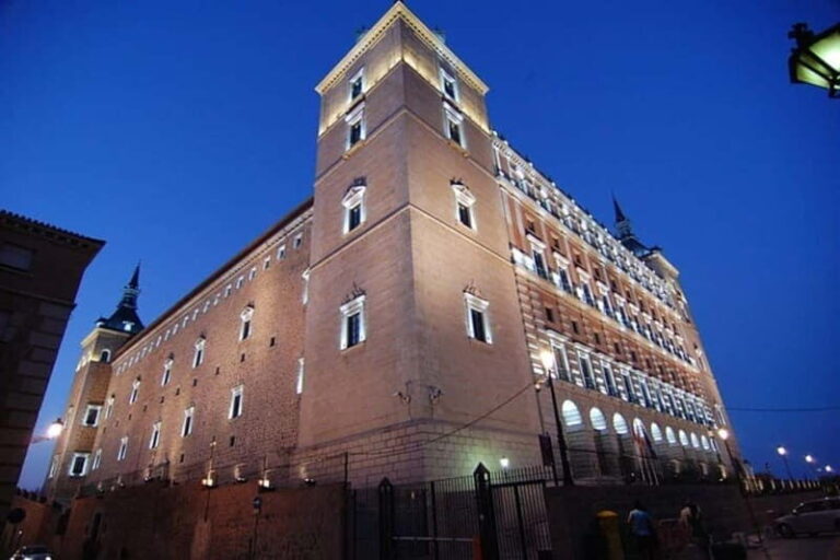 Tour Nocturno de Leyendas y Misterios con Subterráneo - What Makes This Tour Stand Out?