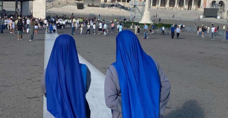 Tour of Fátima; And Nazaré, a small village with giant waves - Who Would Love This Tour?