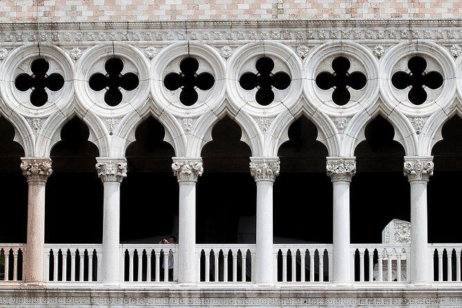 Tour of Venice in Doge's Palace and St Mark's Basilica - The Guide and Group Size