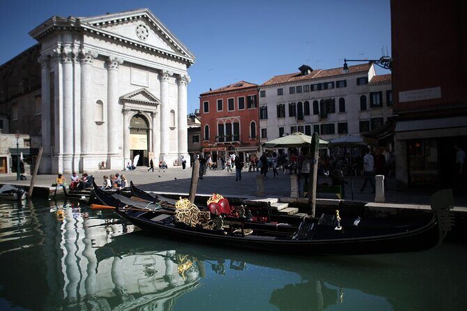 Tour on the Trails of Commissario Brunetti in Venice - FAQ