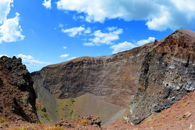 Tour on Vesuvius with wine tasting - The Hiking and Viewing Experience