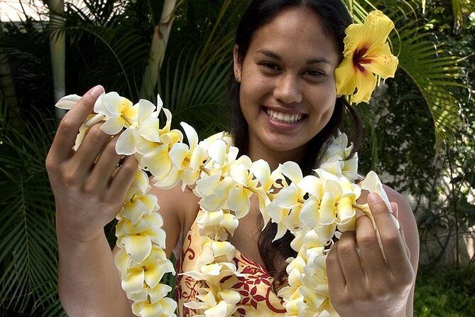 Traditional Airport Lei Greeting on Kahului Maui - How the Process Works