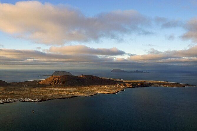 Traditional Canarian street market and marine reserve of La Graciosa - Dive Into the Itinerary