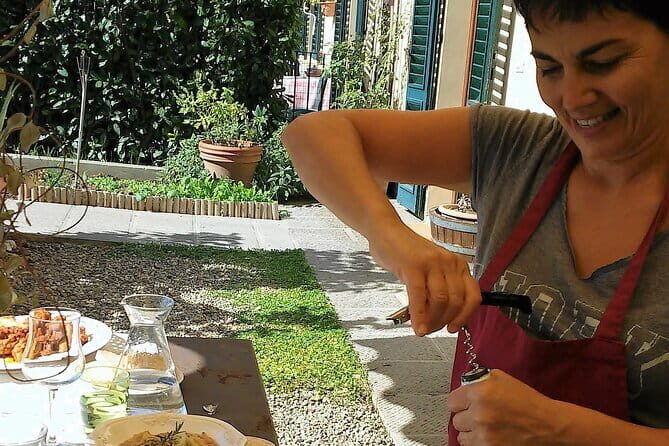 Traditional pasta rolling in an ancient Tuscan home - What’s Included and Practical Details