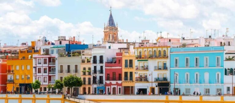 Triana La Flamenca Tour. "Includes a visit to the Corrales." - Detailed Breakdown of the Itinerary