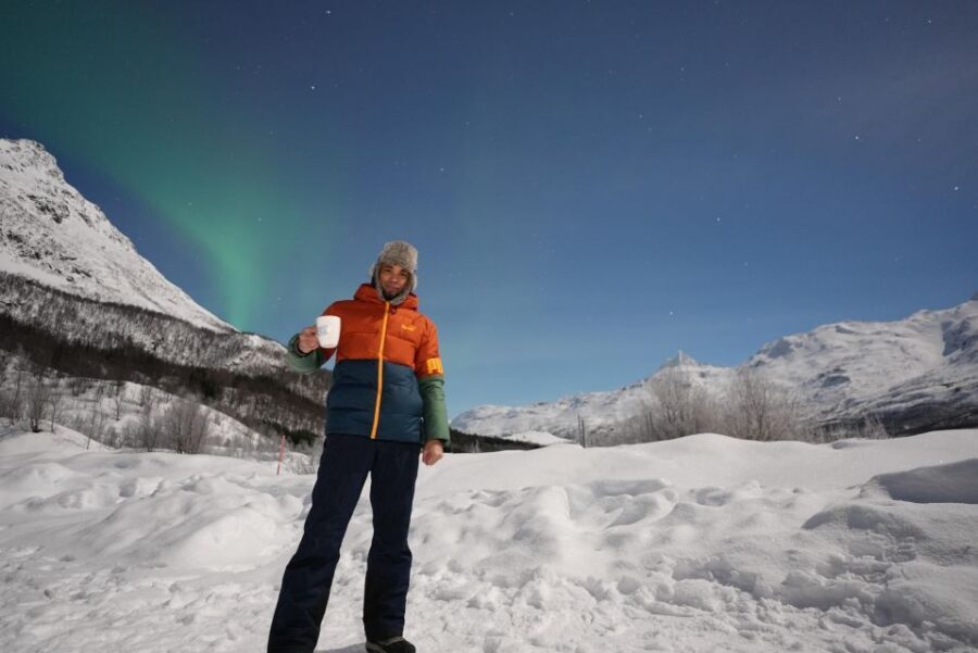 Tromsø: English/Spanish Aurora Pathfinder Tour with Photos - Pricing and Value
