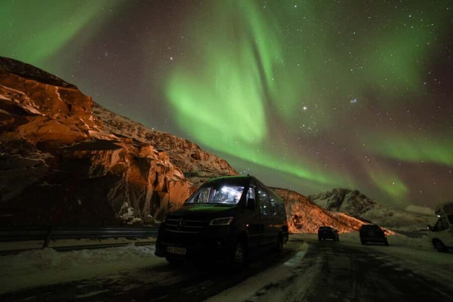 Tromsø: Northern Lights tour, local experts, free photos - Deep Dive into the Experience