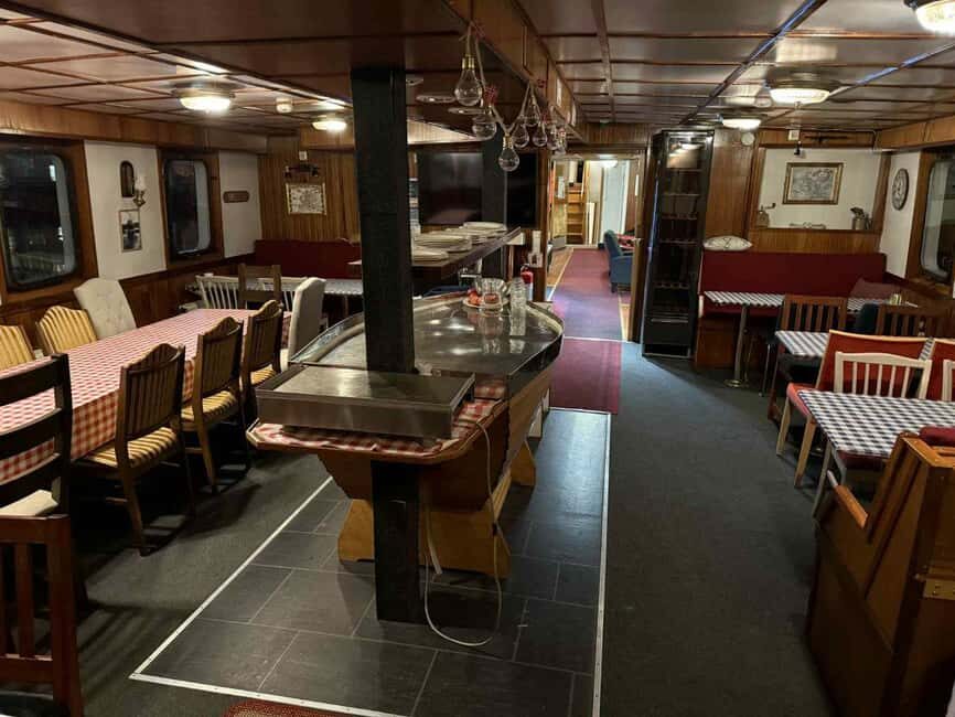 Tromsø:Classic fjord cruise with northernlights w/lite meal - FAQ